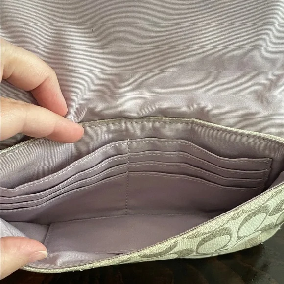 Coach Beige Signature wristlet - Picture 5 of 5